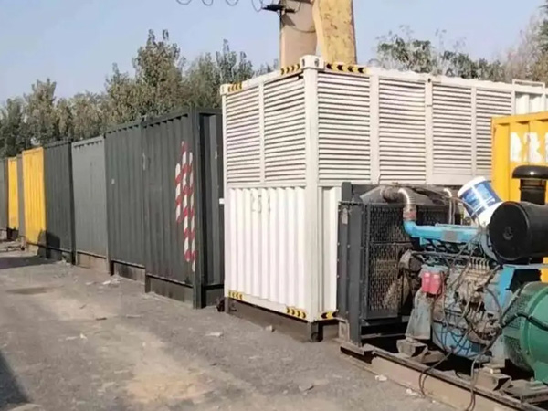 富文镇200KW柴油发电机机组每小时油耗是多少？